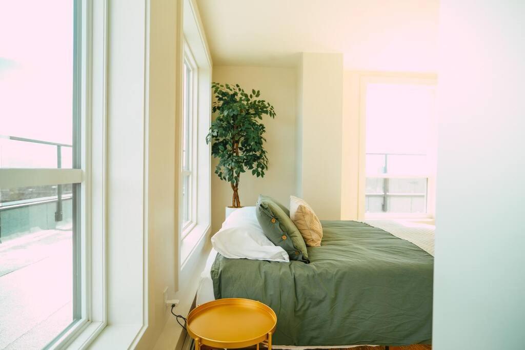 Chic Cozy Retreat - 2Br - Stunning North End Views Appartement Halifax Buitenkant foto